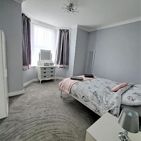 斯沃尼奇Large Flat Quite Location Modern And Well Equipped公寓 外观 照片